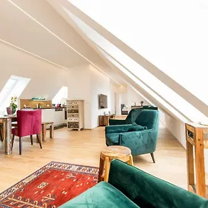 grosse-dachgeschosswohnung-im-herzen-von-graz.graz-austria-hotels.com/